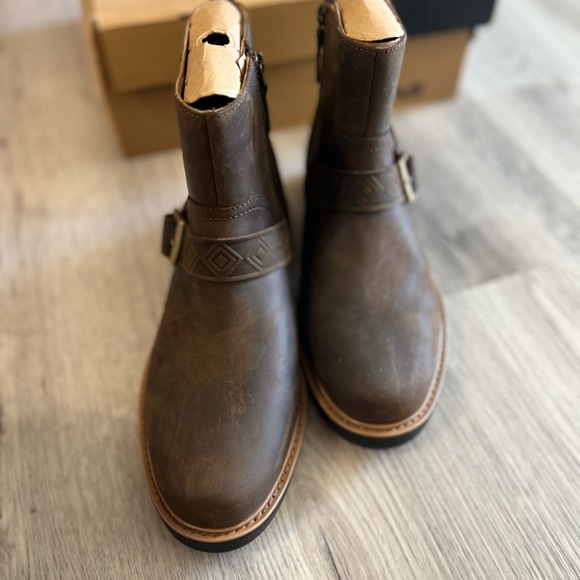 Teva Rowen Buckle Boots Size 9.5 - Picture 3 of 8